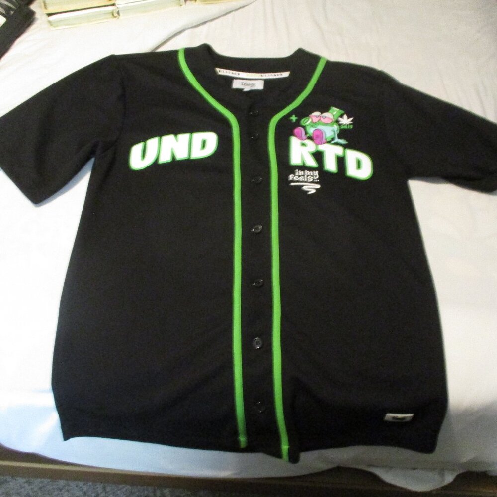 Highly Undrtd Button Down Jersey L
